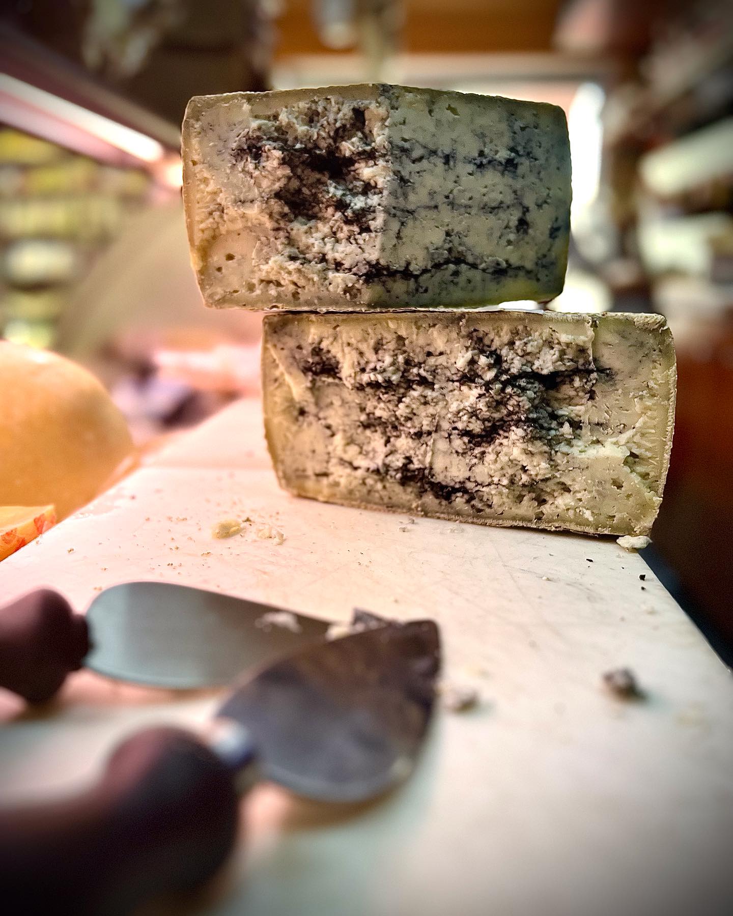 pecorino marmorizzato al tartufo